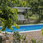 Family Little Paradise