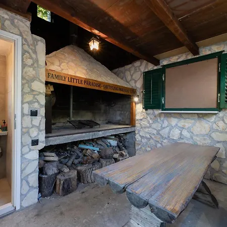 Family Little Paradise Holiday home Ruzic