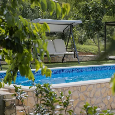 Family Little Paradise