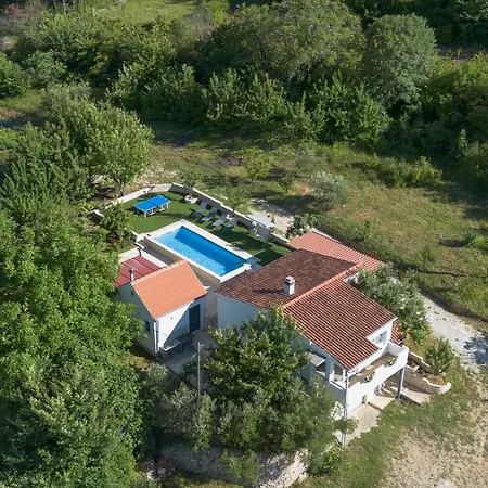 Family Little Paradise