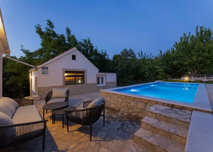 Family Little Paradise Ruzic