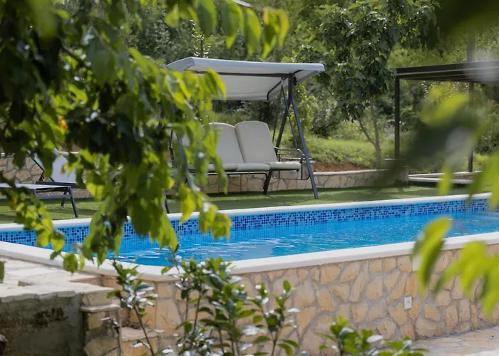 Family Little Paradise