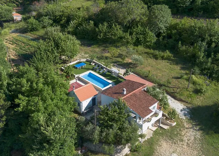 Family Little Paradise